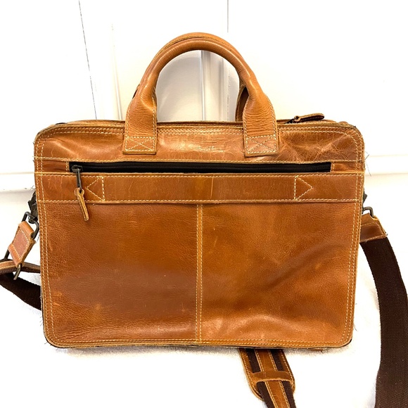 Canyon Outback Distressed Brown Leather Messenger Bag - Picture 3 of 12